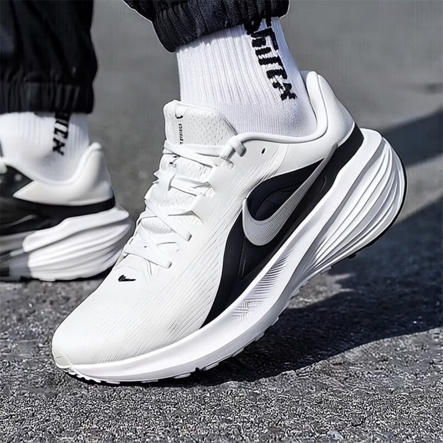 Lightweight Road Running Shoes - NIKE DOWNSHIFTER 14 รองเท้าวิ่งผู้ชาย รองเท้ากีฬาสำหรับวิ่งบนถนนในฤดูใบไม้ร่วง น้ำหนักเบา