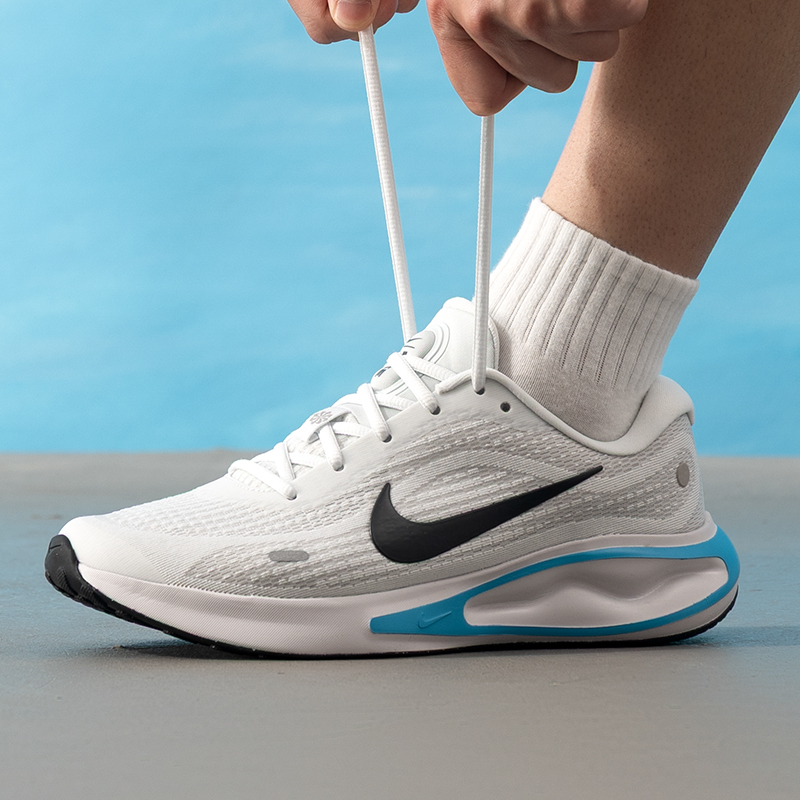 รองเท้าผู้ชาย Nike รุ่นดั้งเดิ - Lightweight Road Running Shoes บทวิจารณ์และราคา