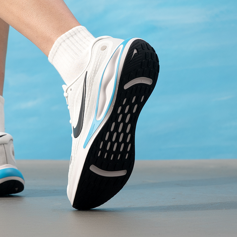 รองเท้าผู้ชาย Nike รุ่นดั้งเดิ - Lightweight Road Running Shoes บทวิจารณ์และราคา