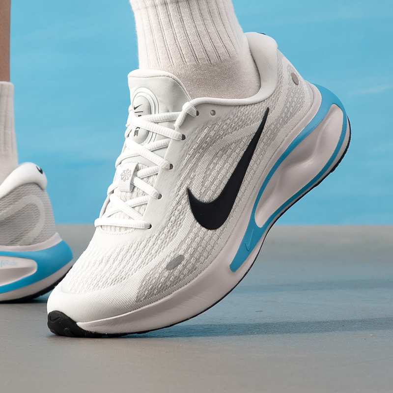 รองเท้าผู้ชาย Nike รุ่นดั้งเดิ - Lightweight Road Running Shoes บทวิจารณ์และราคา