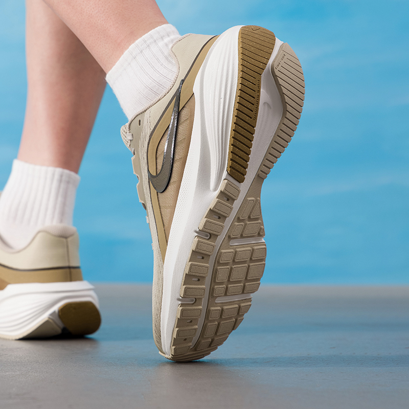 รองเท้าผู้ชาย Nike รุ่นดั้งเดิ - Lightweight Road Running Shoes บทวิจารณ์และราคา